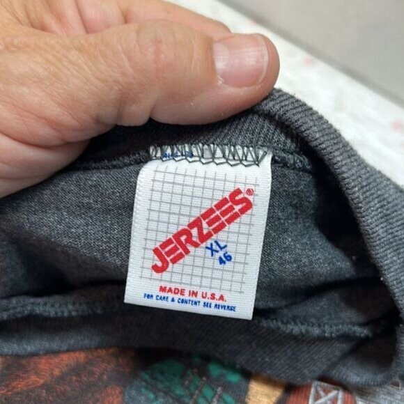 Jerzees XL Graphic T-Shirt With Dog & Barn Scene - Picture 4 of 4